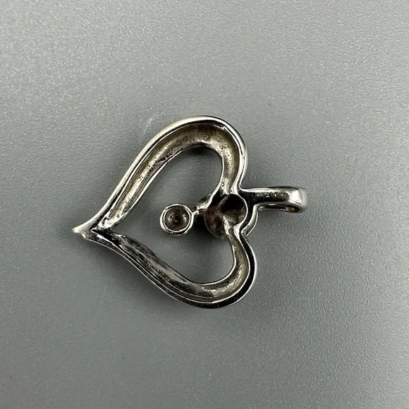 14k Gold & Diamond Heart Pendant - Picture 3 of 4